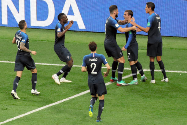 触球的同时 触球的同时